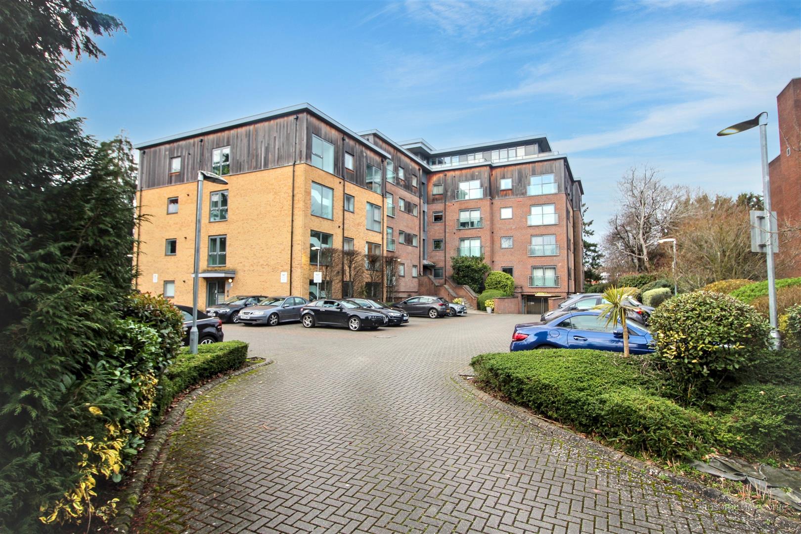 2 bed property in Southcote Lane, Reading